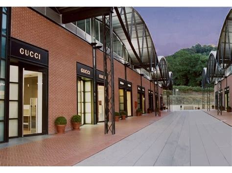 luxury outlets in florence italy.